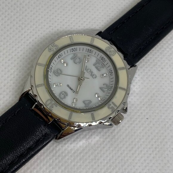 Xoxo women watch 32mm round case silver tone mop dial quartz up to 6.5” running - Picture 2 of 8